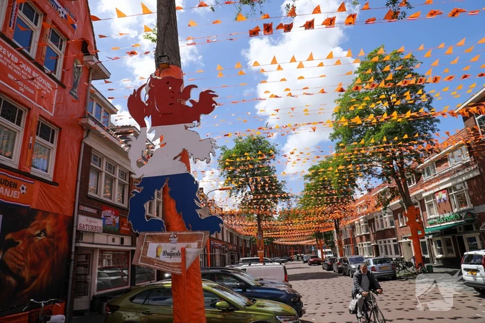 Bekende oranjestraat bijna klaar voor WK-voetbal