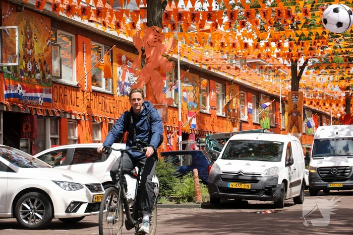 Bekende oranjestraat bijna klaar voor WK-voetbal