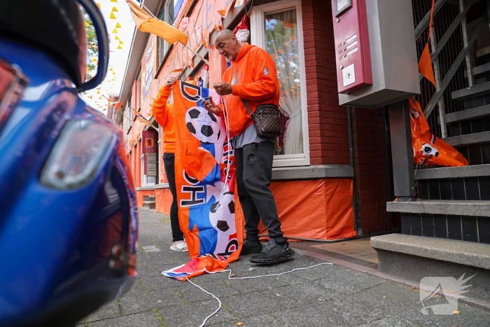 Bekende oranjestraat bijna klaar voor WK-voetbal