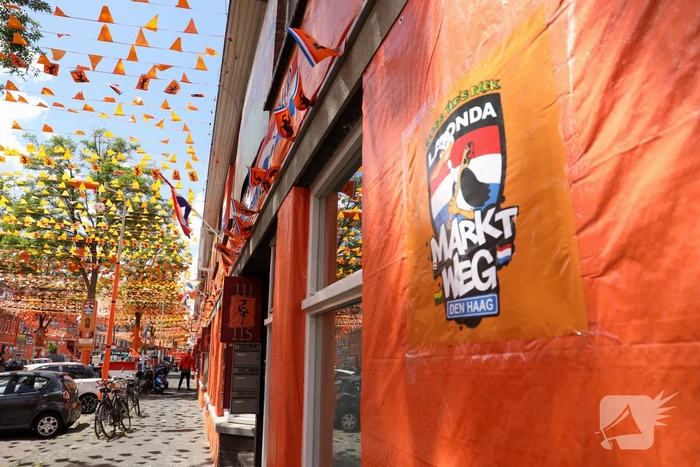 Bekende oranjestraat bijna klaar voor WK-voetbal