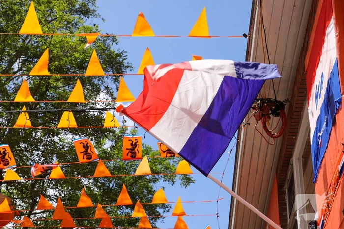 Bekende oranjestraat bijna klaar voor WK-voetbal