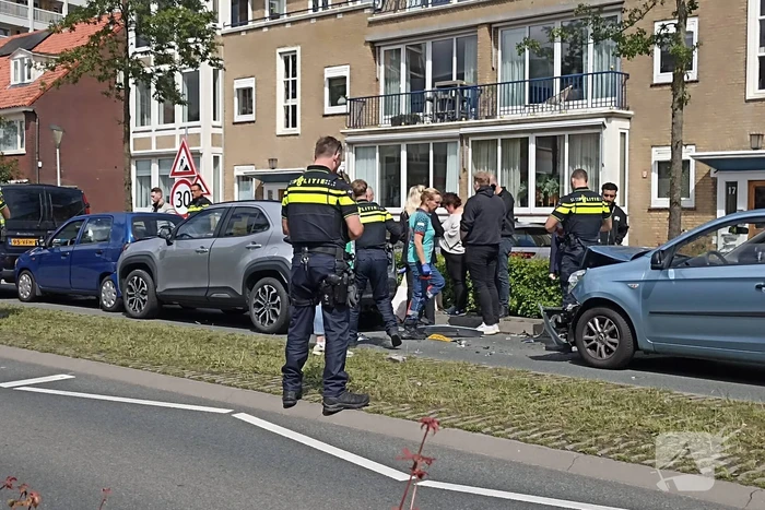 Vier auto's betrokken bij kop-staartbotsing