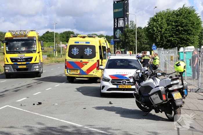 Botsing tussen auto en brommobiel