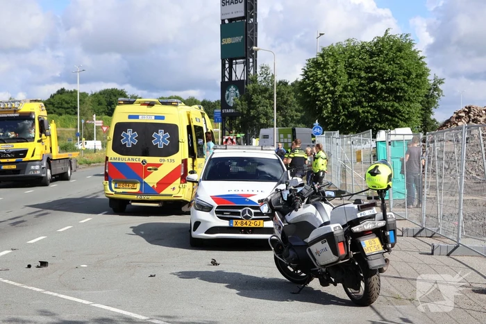 Botsing tussen auto en brommobiel
