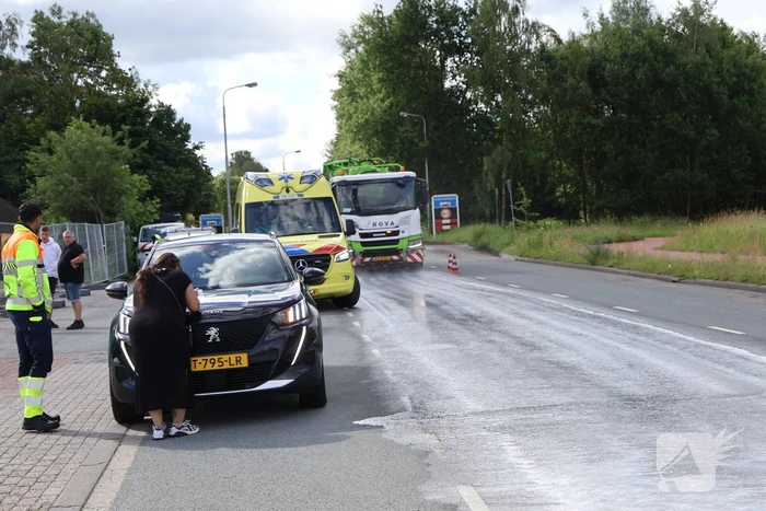 Botsing tussen auto en brommobiel