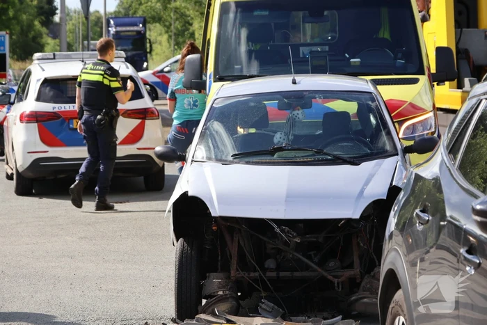 Botsing tussen auto en brommobiel