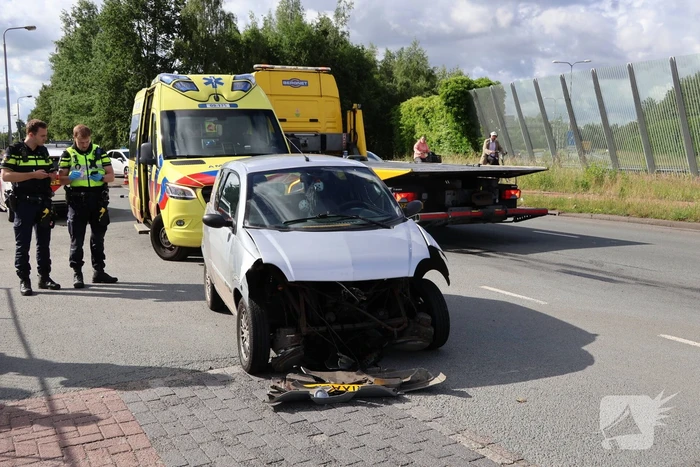 Botsing tussen auto en brommobiel