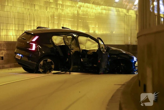 Flinke aanrijding in de maastunnel, Bestuurder aangehouden
