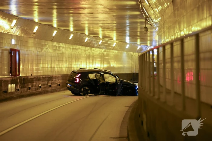 Flinke aanrijding in de maastunnel, Bestuurder aangehouden