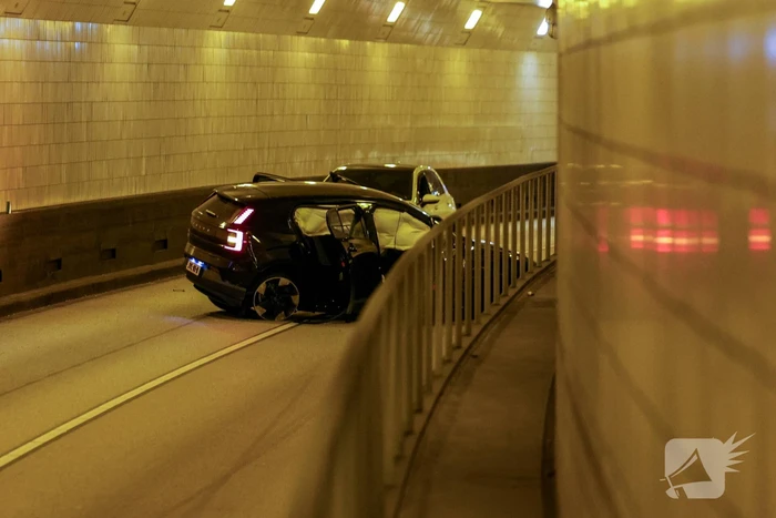 Flinke aanrijding in de maastunnel, Bestuurder aangehouden