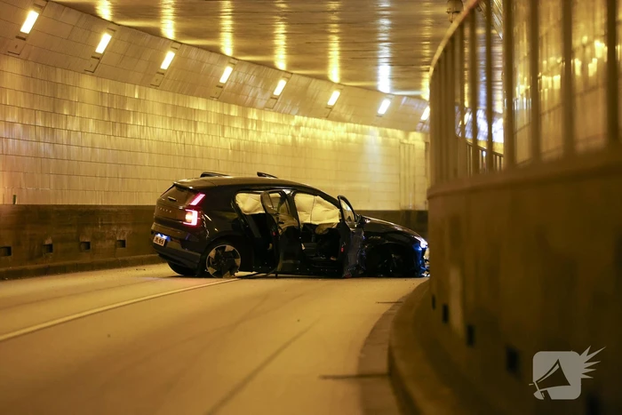 Flinke aanrijding in de maastunnel, Bestuurder aangehouden