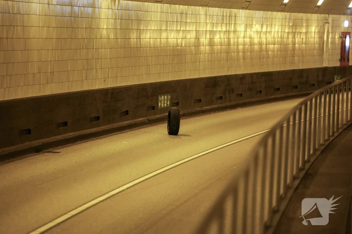 Flinke aanrijding in de maastunnel, Bestuurder aangehouden