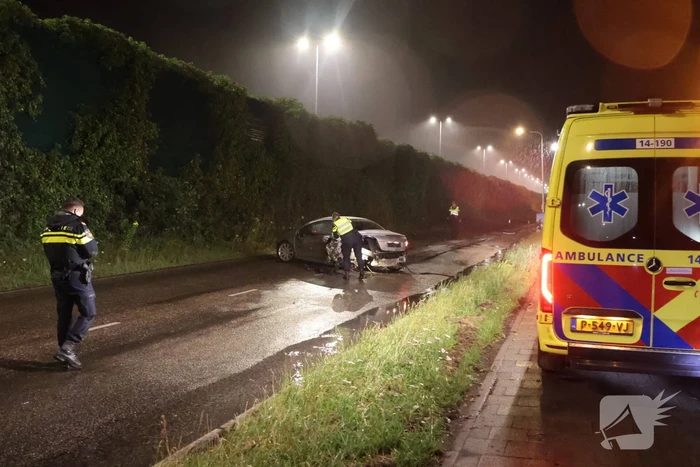 Automobilist verliest controle en raakt beschadigd voertuig