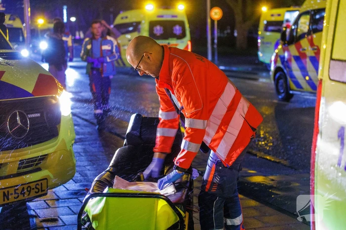 Explosie verwoest gevel van gebouw en veroorzaakt gewonden