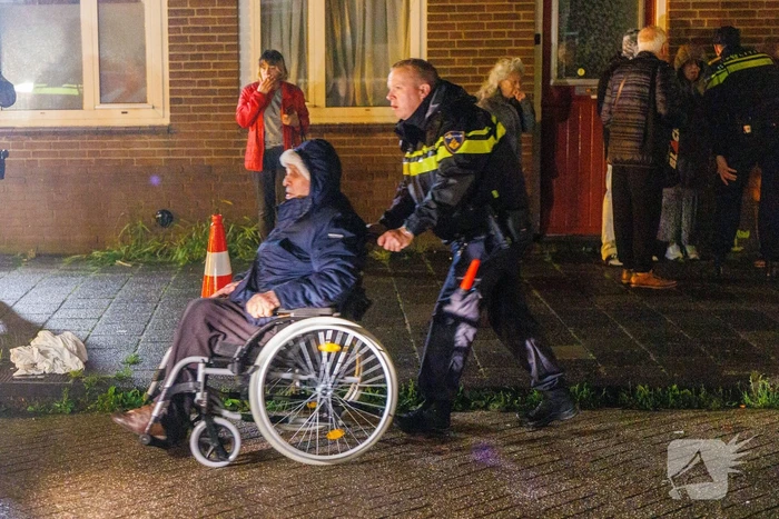 Explosie verwoest gevel van gebouw en veroorzaakt gewonden