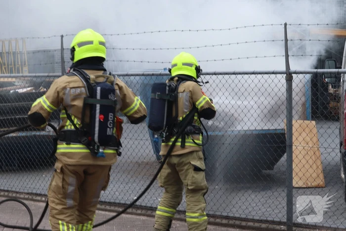 Flinke rookontwikkeling bij containerbrand