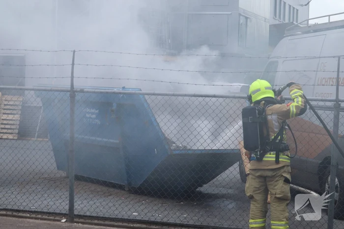 Flinke rookontwikkeling bij containerbrand