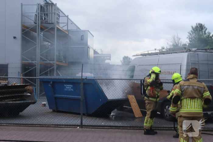 Flinke rookontwikkeling bij containerbrand