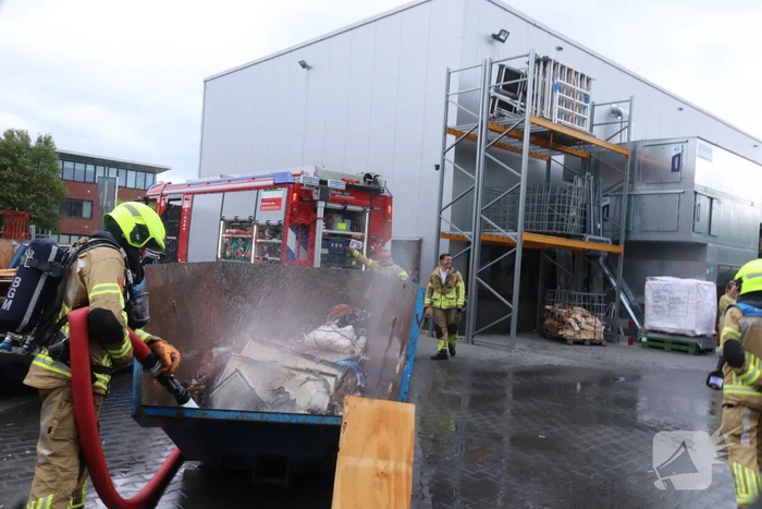 Flinke rookontwikkeling bij containerbrand