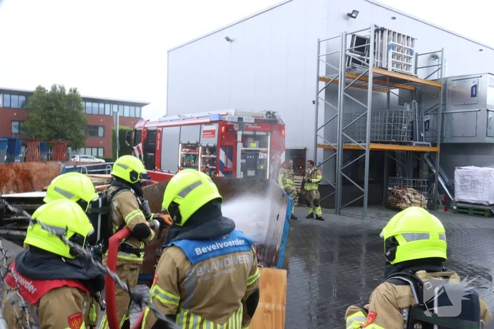 Flinke rookontwikkeling bij containerbrand