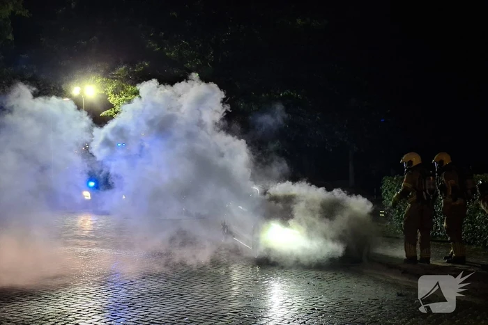 Hulpdiensten snel ter plaatse bij autobrand