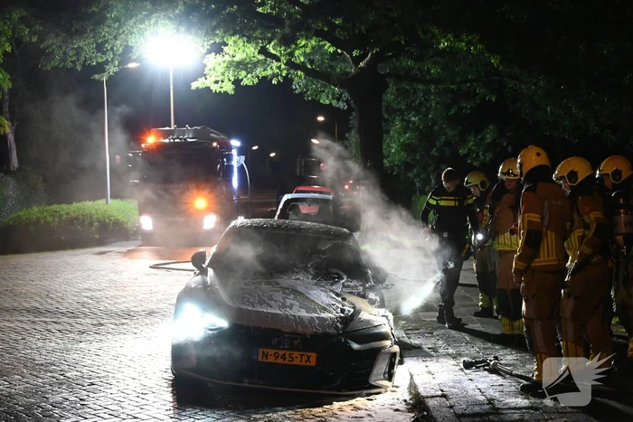 Hulpdiensten snel ter plaatse bij autobrand