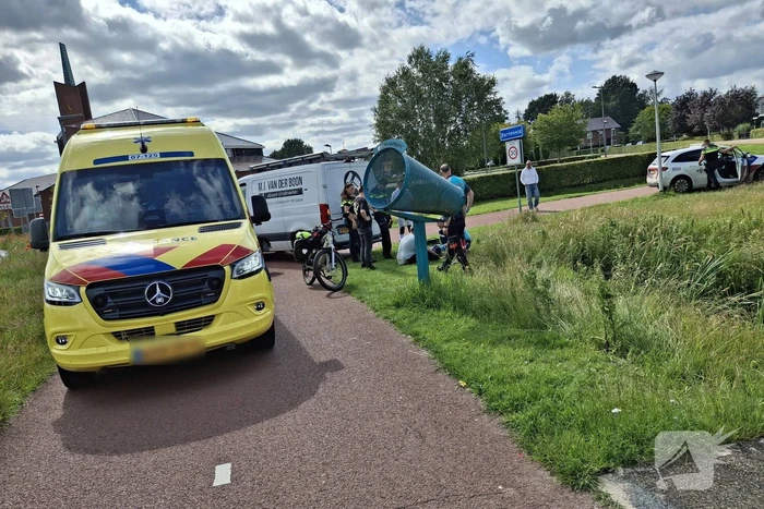 Motorrijder vliegt uit de bocht