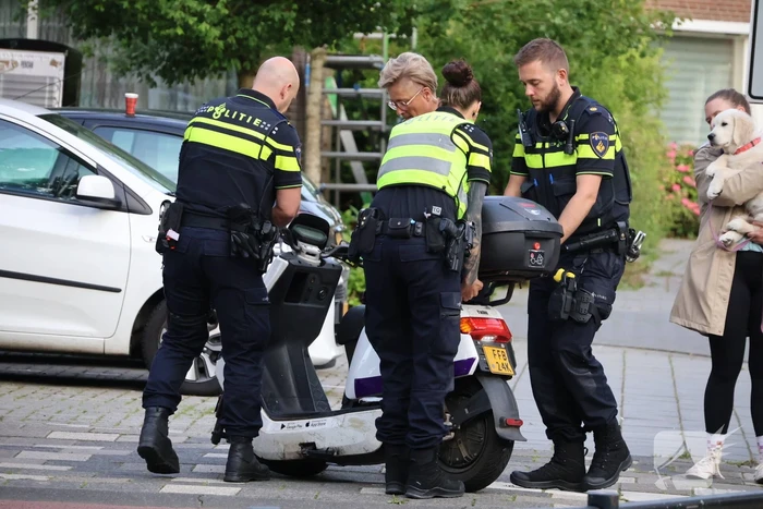 Deelscooter zwaar beschadigd na aanrijding