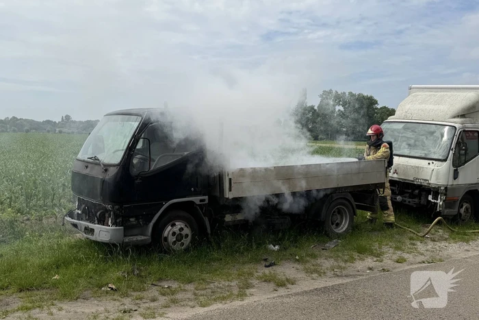Afval in brand op vrachtwagen