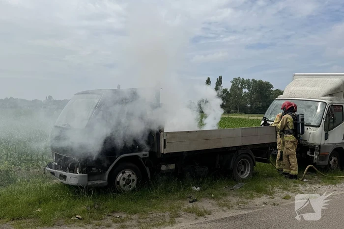 Afval in brand op vrachtwagen