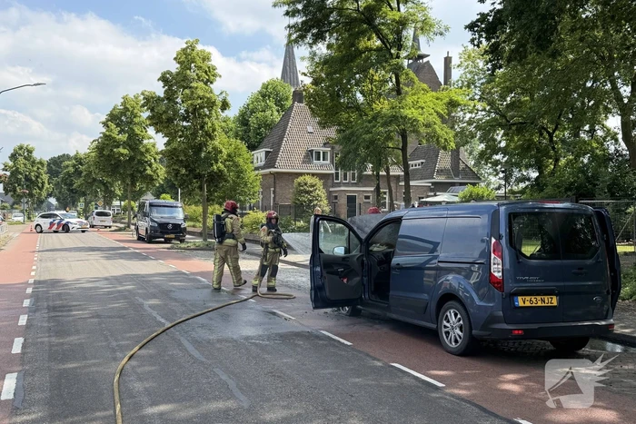 Voertuigbrand in bestelbusje onder controle