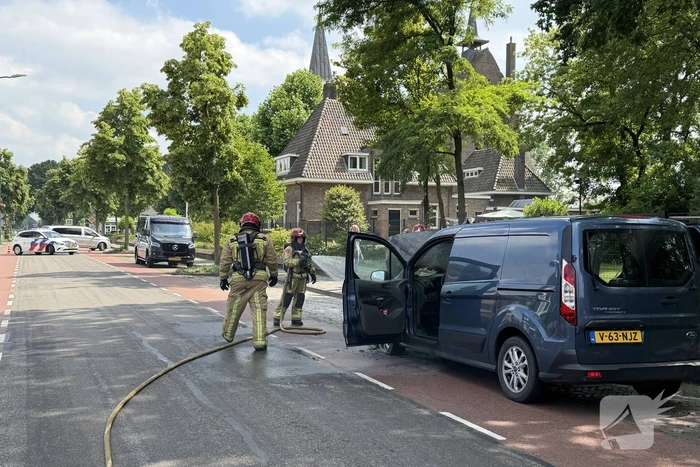Voertuigbrand in bestelbusje onder controle