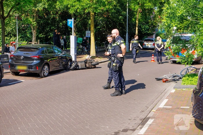 Fietser gewond bij aanrijding met motorscooter