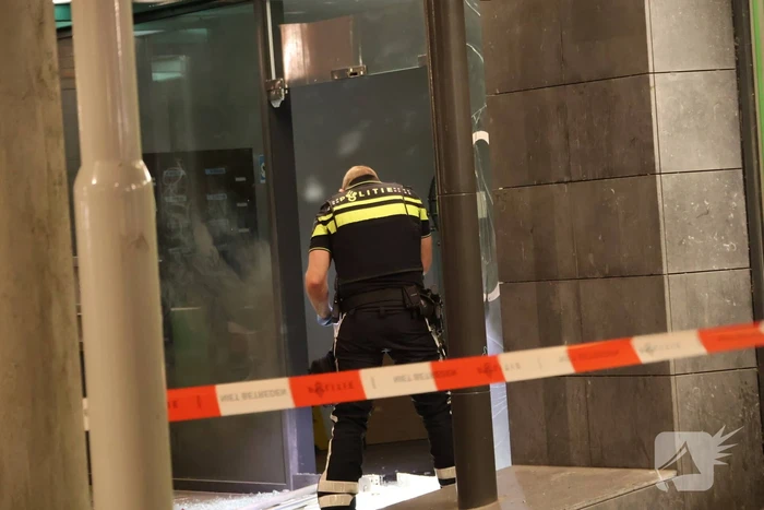 Zware explosie bij kantoorpand veroorzaakt schade