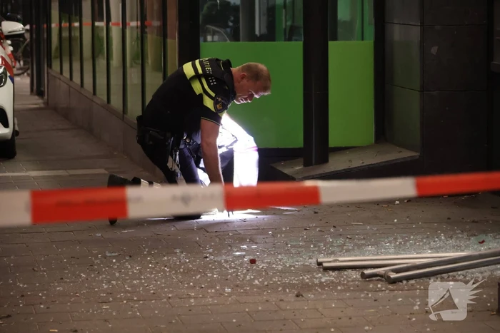 Zware explosie bij kantoorpand veroorzaakt schade