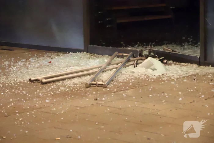 Zware explosie bij kantoorpand veroorzaakt schade