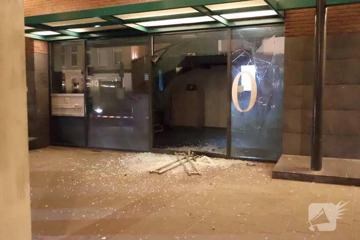 Zware explosie bij kantoorpand veroorzaakt schade