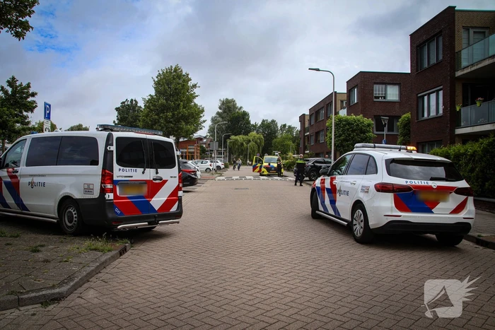 Automobilist botst tegen verkeersbord