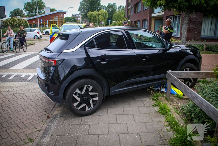 Automobilist botst tegen verkeersbord