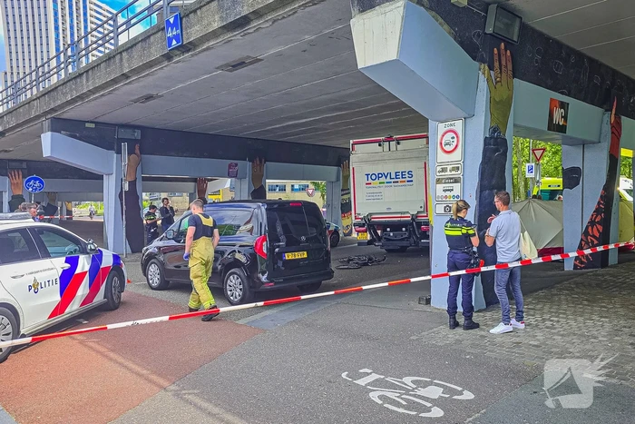 Fietser raakt zwaargewond bij aanrijding met vrachtwagen