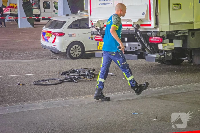 Fietser raakt zwaargewond bij aanrijding met vrachtwagen