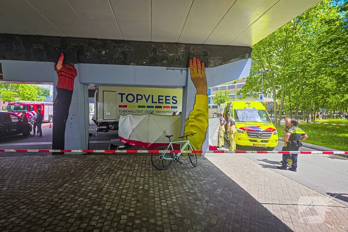 Fietser raakt zwaargewond bij aanrijding met vrachtwagen