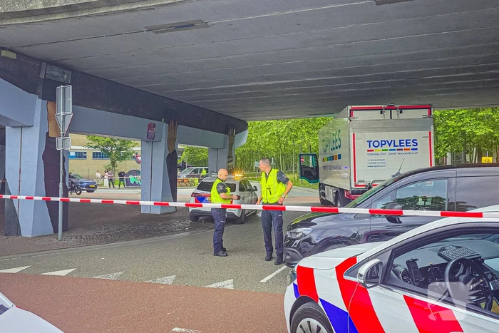 Fietser raakt zwaargewond bij aanrijding met vrachtwagen