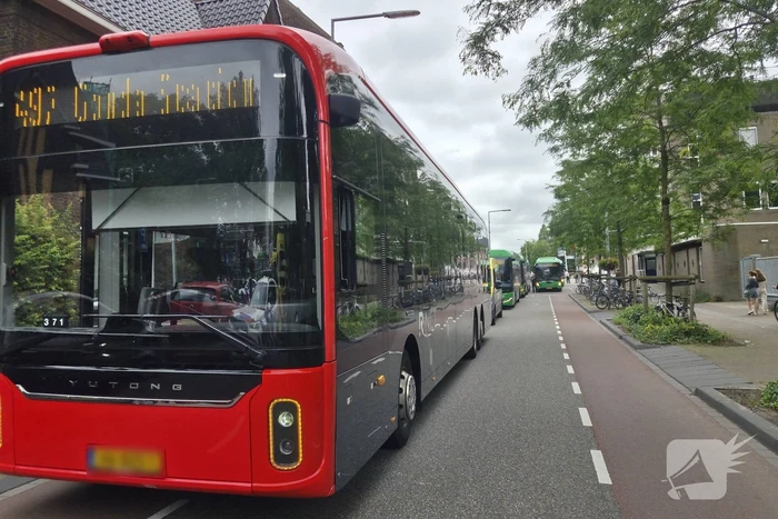 Flinke verkeershinder na ongeval tussen fietser en scooterrijder