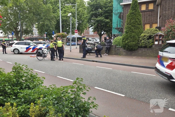 Flinke verkeershinder na ongeval tussen fietser en scooterrijder
