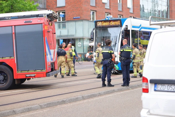 Fietser zwaargewond na aanrijding met tram