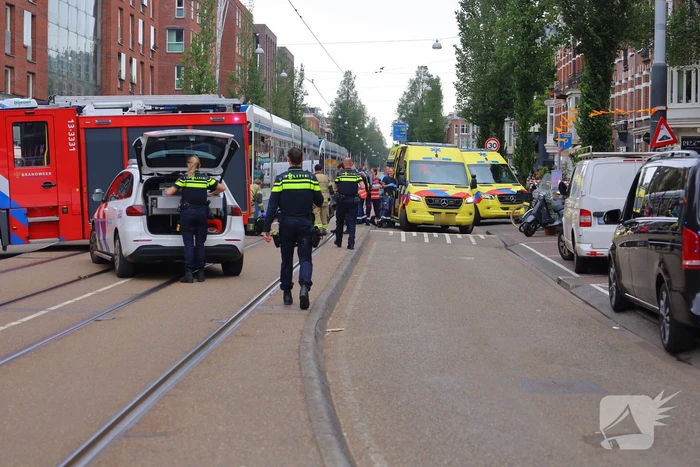 Fietser zwaargewond na aanrijding met tram