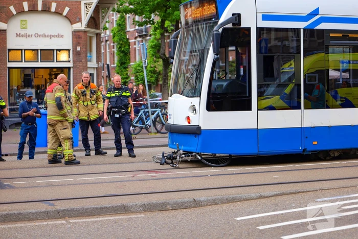 Fietser zwaargewond na aanrijding met tram
