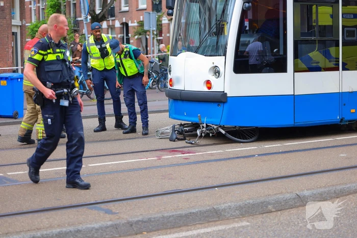 Fietser zwaargewond na aanrijding met tram