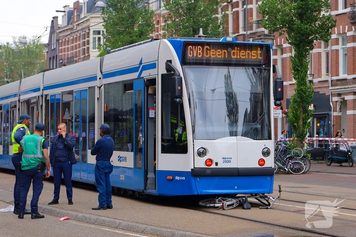 Fietser zwaargewond na aanrijding met tram
